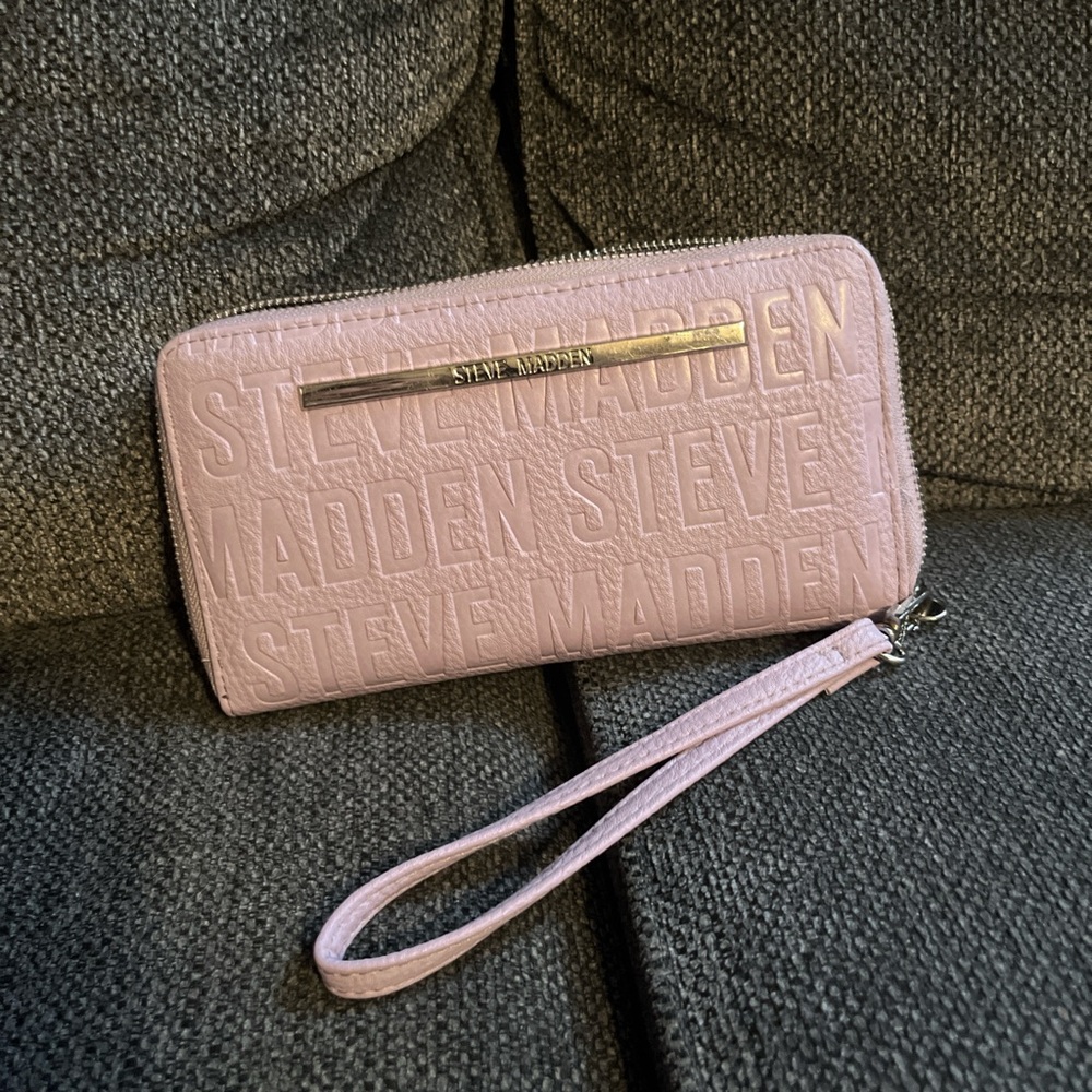 Steve Madden Embossed Pink Wristlet